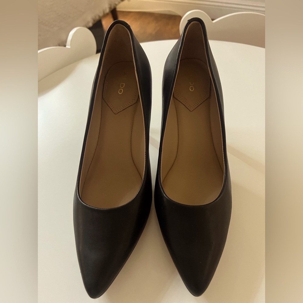 Elegant Black Women's Pumps